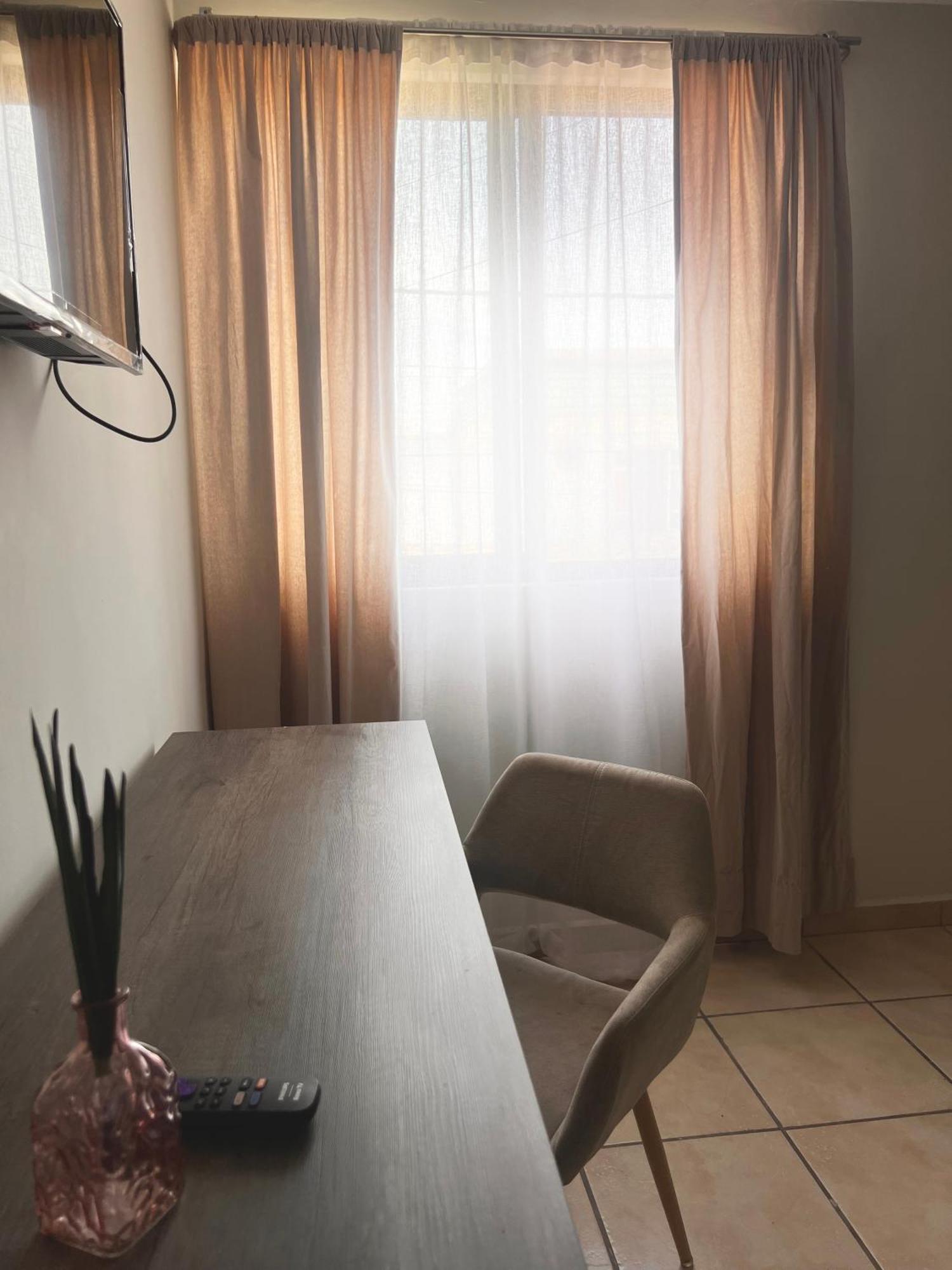Suites Ciento 37 Леон Экстерьер фото