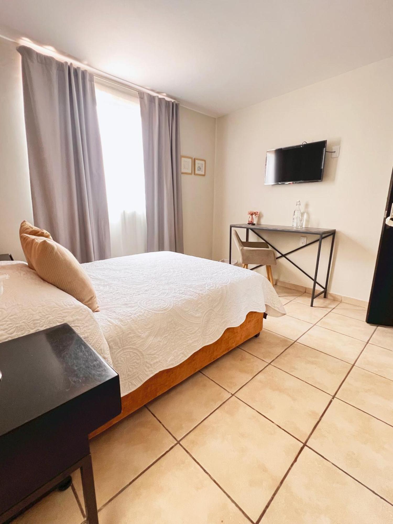Suites Ciento 37 Леон Экстерьер фото