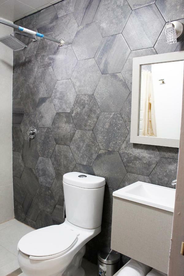 Suites Ciento 37 Леон Экстерьер фото